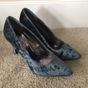 Size 8 faux velvet heels